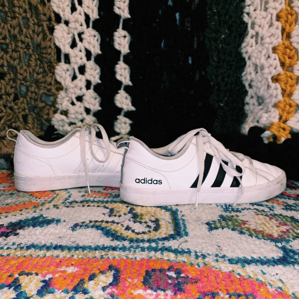 THRIFT FIND. VINTAGE Y2K ADIDAS SNEAKERS.